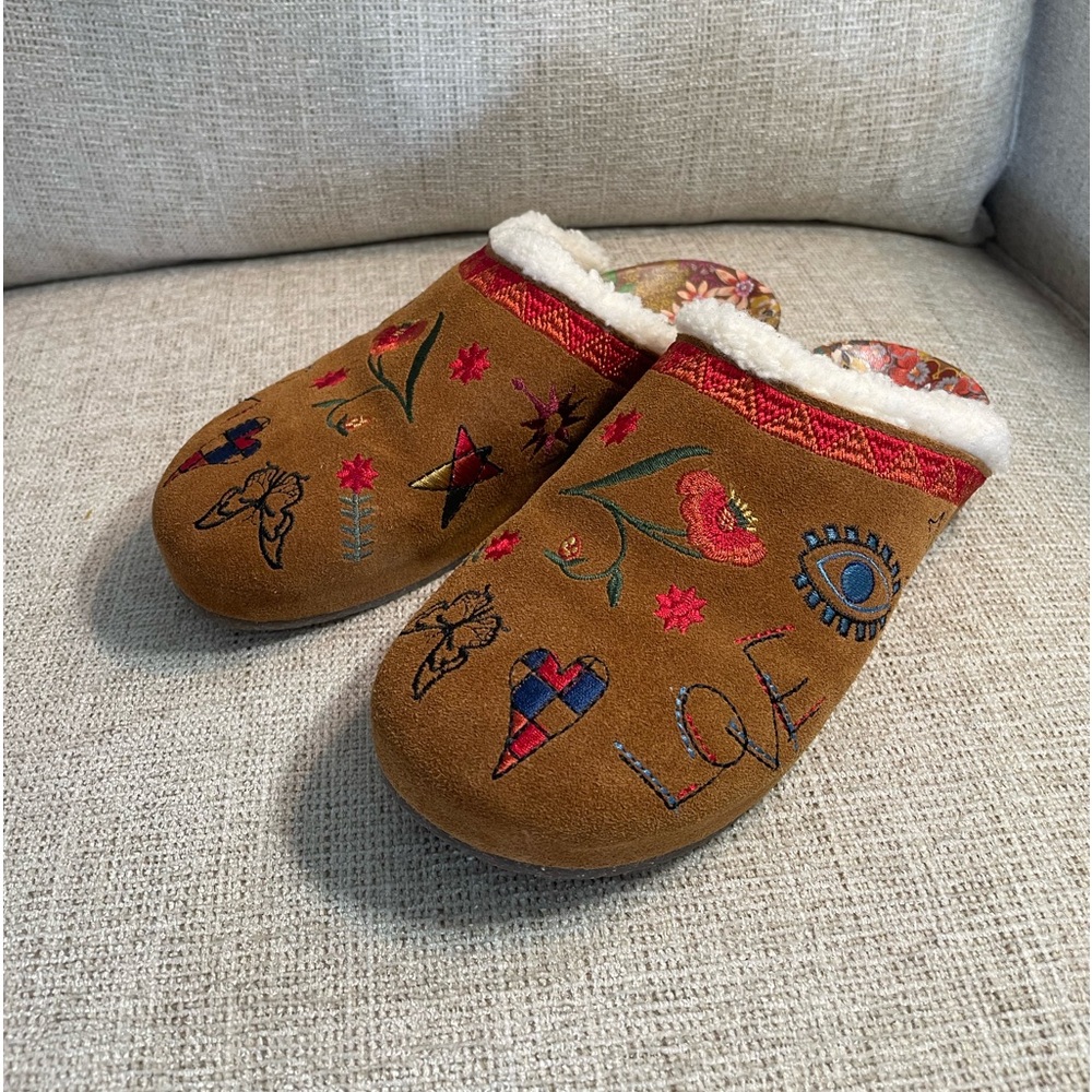 Johnny Was Size 6 embroidered suede mule lined with soft fleece, Boho Chic!